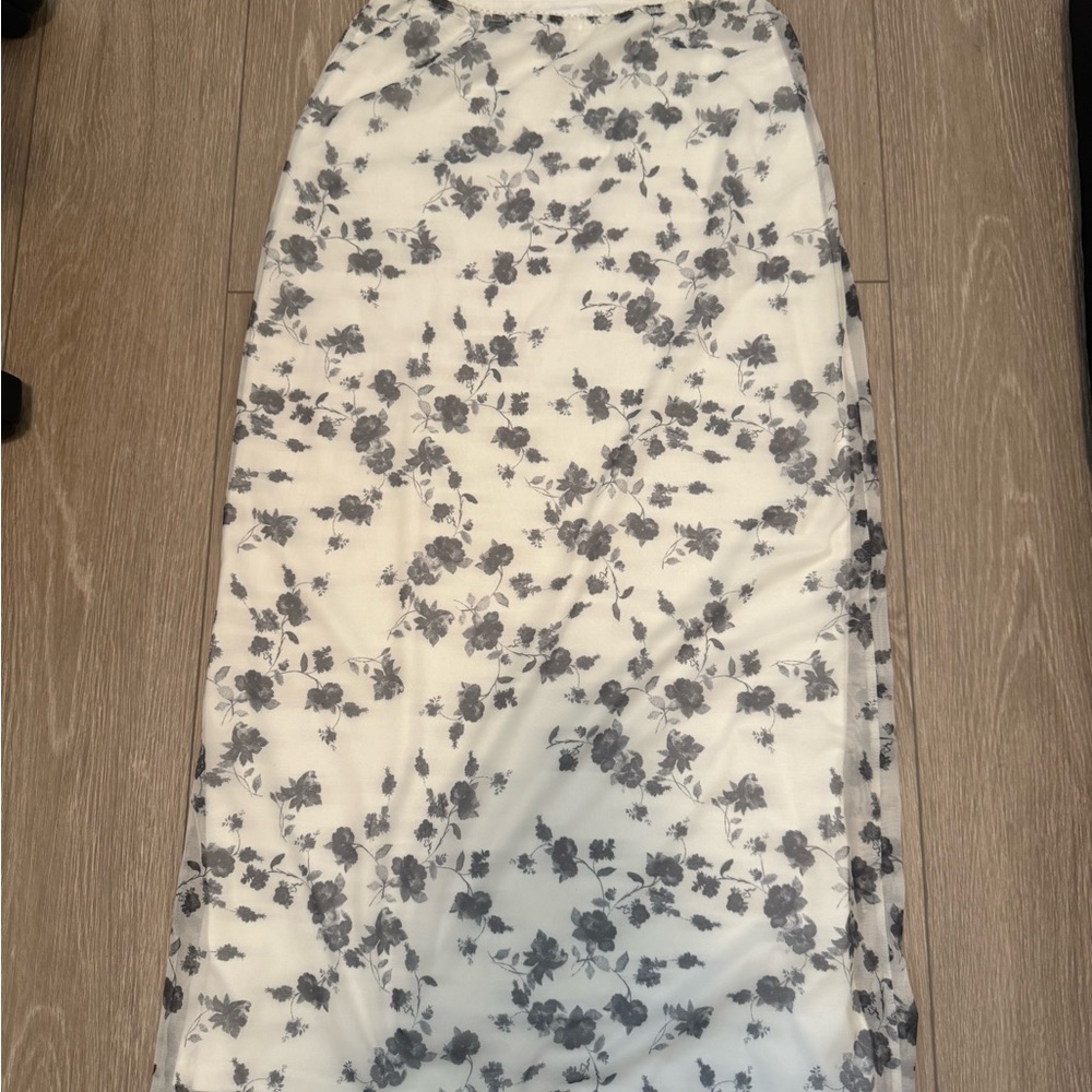 Chic Floral Maxi Skirt in Black and White